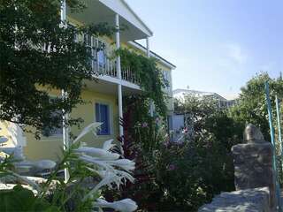 Гостевой дом Крымские дачи Щёлкино Трехместный номер эконом-класса с общей ванной комнатой-4