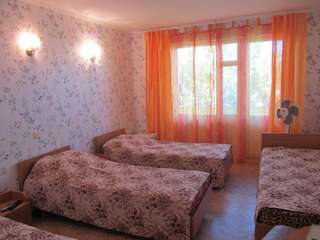 Гостевой дом Крымские дачи Щёлкино Четырехместный номер «Комфорт»-1