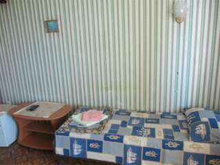 Гостевой дом Крымские дачи Щёлкино Улучшенный двухместный номер с 2 отдельными кроватями, вид на море-6