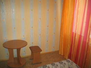 Гостевой дом Крымские дачи Щёлкино Улучшенный трехместный номер с видом на море-5