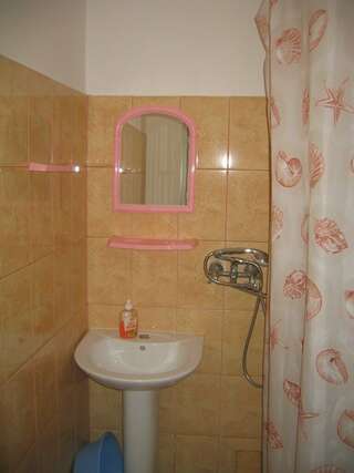 Гостевой дом Крымские дачи Щёлкино Четырехместный номер «Комфорт»-4