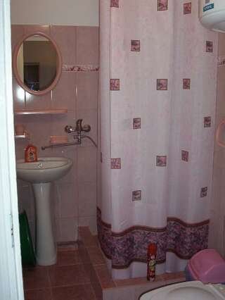 Гостевой дом Крымские дачи Щёлкино Четырехместный номер «Комфорт»-15