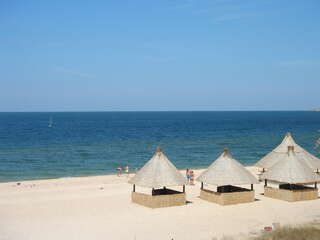 Гостевой дом Крымские дачи Щёлкино Улучшенный трехместный номер с видом на море-2