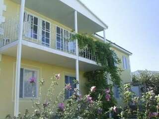 Гостевой дом Крымские дачи Щёлкино Стандартный номер с двумя кроватями размера «queen-size»-6