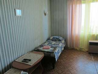 Гостевой дом Крымские дачи Щёлкино Трехместный номер эконом-класса с общей ванной комнатой-6